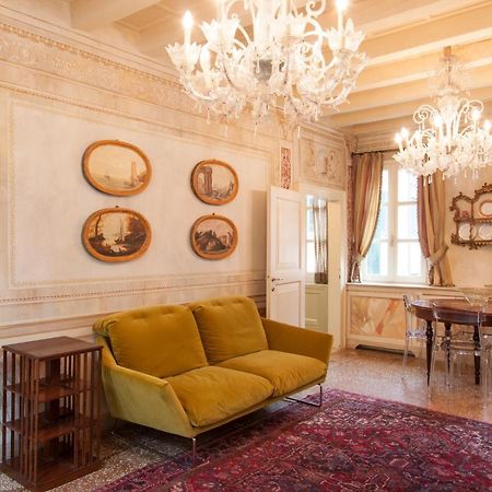 Explore Venice From A Sophisticated Hideaway In San Polo Buitenkant foto