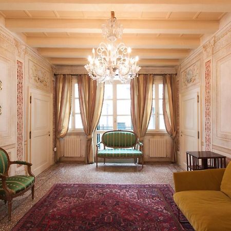 Explore Venice From A Sophisticated Hideaway In San Polo Buitenkant foto