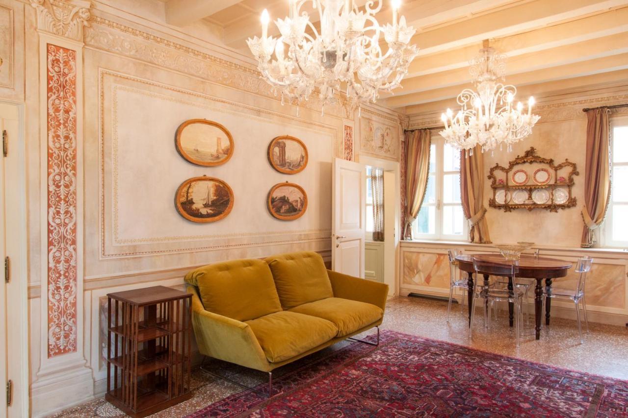 Explore Venice From A Sophisticated Hideaway In San Polo Buitenkant foto