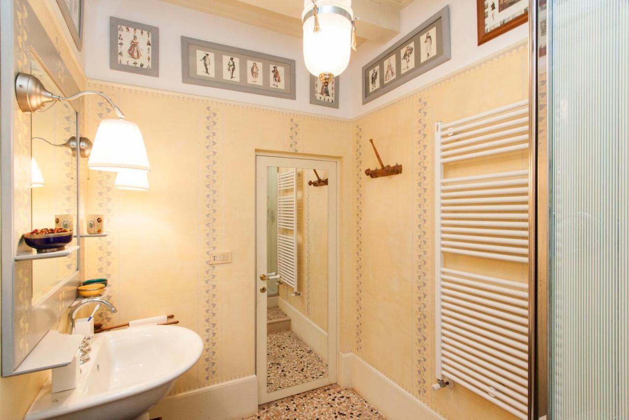 Explore Venice From A Sophisticated Hideaway In San Polo Buitenkant foto