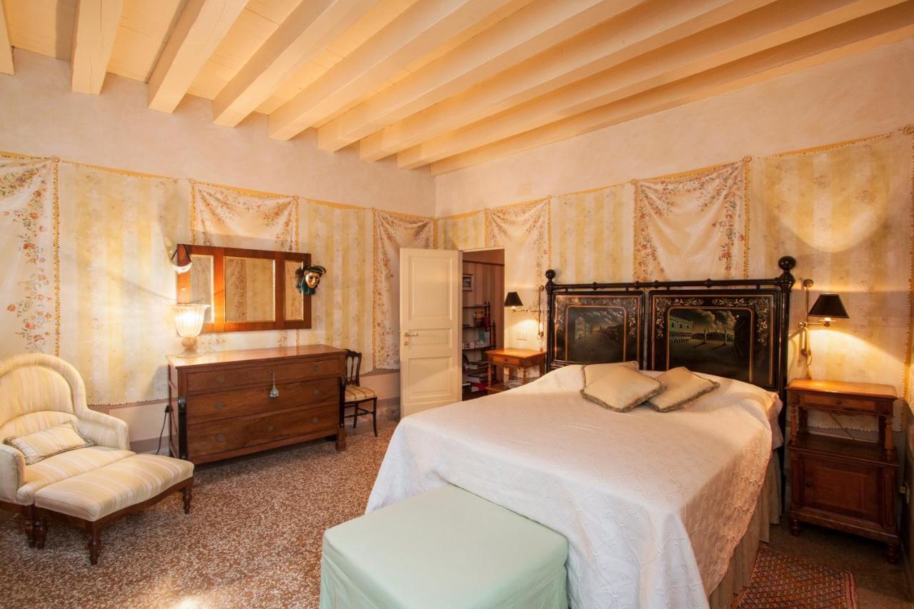 Explore Venice From A Sophisticated Hideaway In San Polo Buitenkant foto