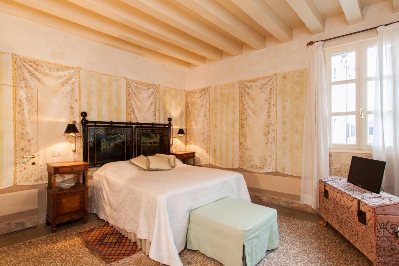 Explore Venice From A Sophisticated Hideaway In San Polo Buitenkant foto
