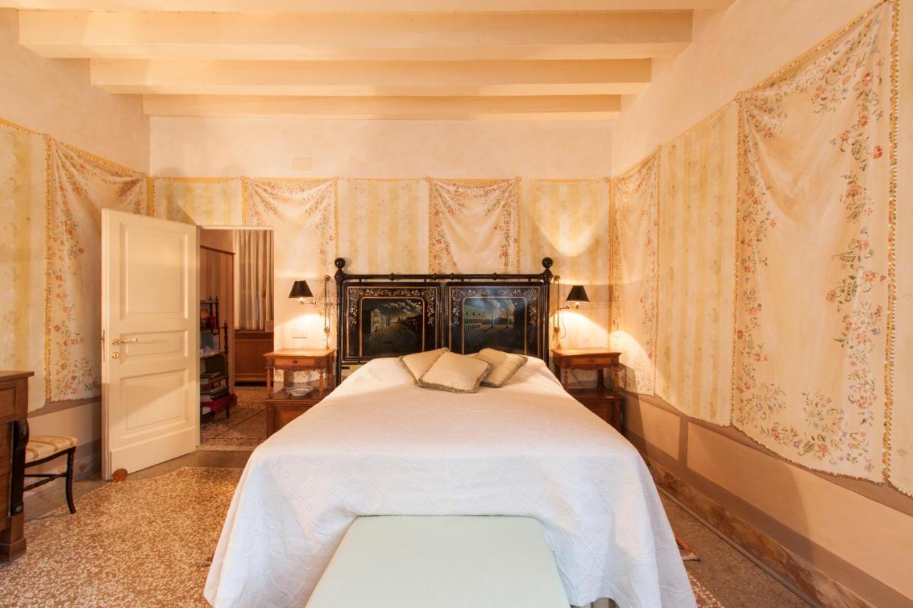 Explore Venice From A Sophisticated Hideaway In San Polo Buitenkant foto