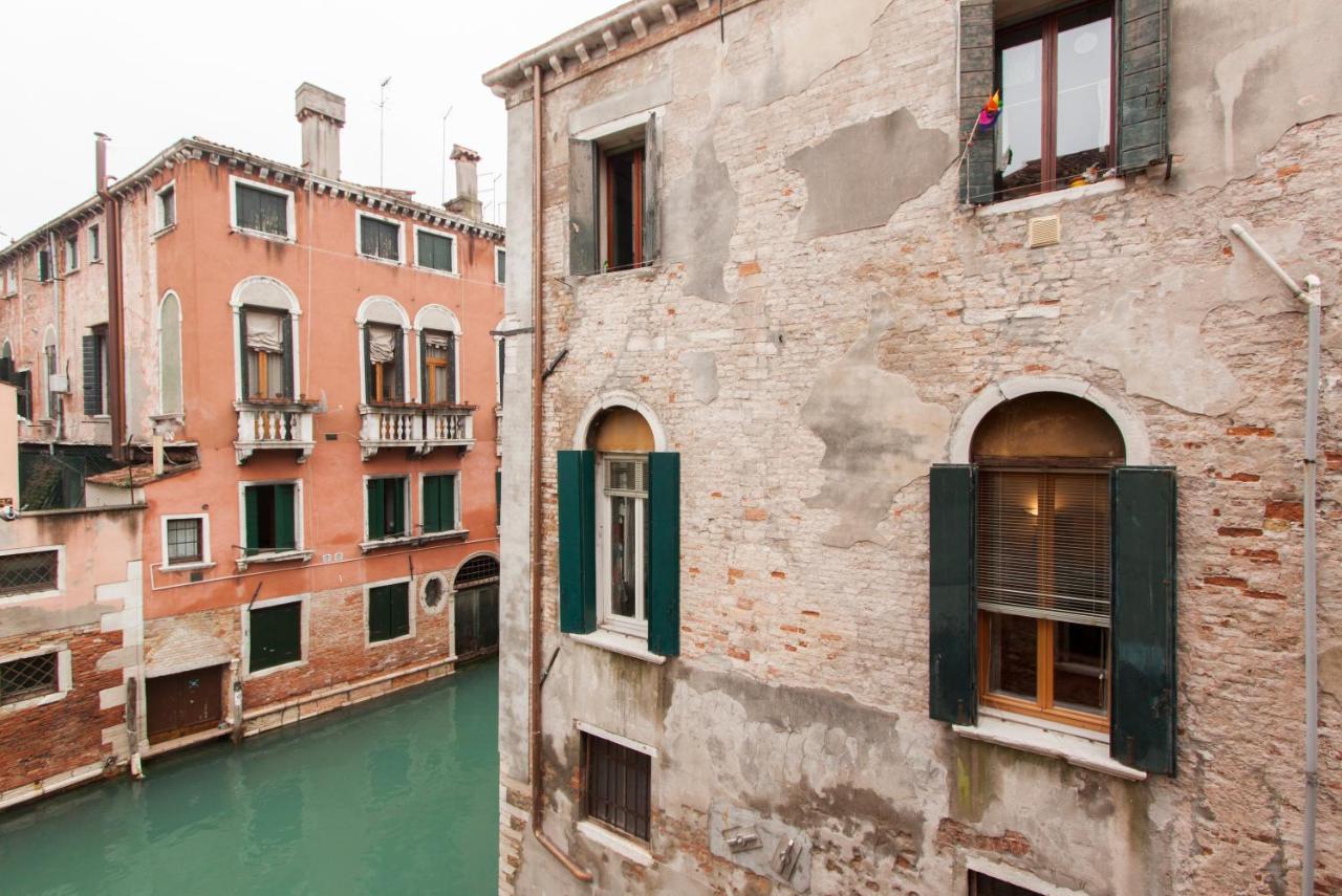 Explore Venice From A Sophisticated Hideaway In San Polo Buitenkant foto