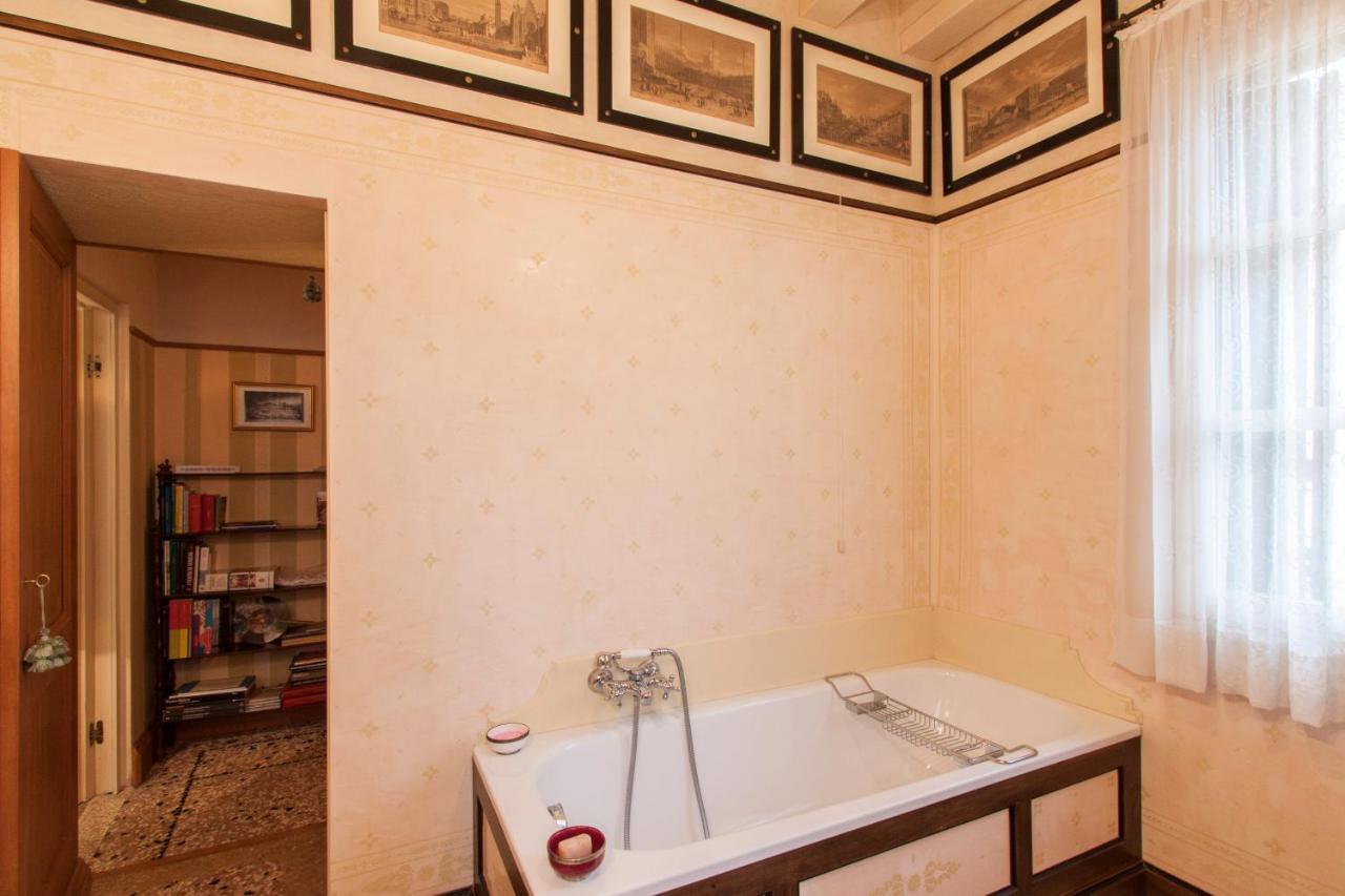 Explore Venice From A Sophisticated Hideaway In San Polo Buitenkant foto