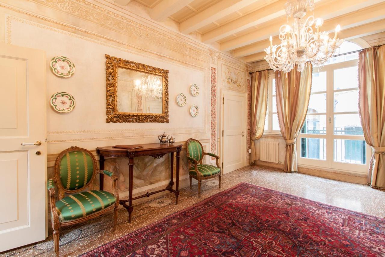Explore Venice From A Sophisticated Hideaway In San Polo Buitenkant foto