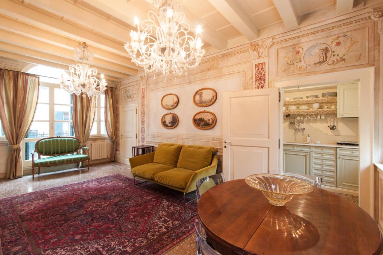 Explore Venice From A Sophisticated Hideaway In San Polo Buitenkant foto