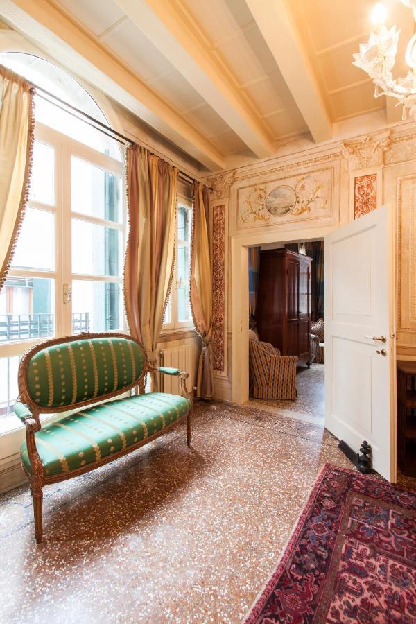 Explore Venice From A Sophisticated Hideaway In San Polo Buitenkant foto